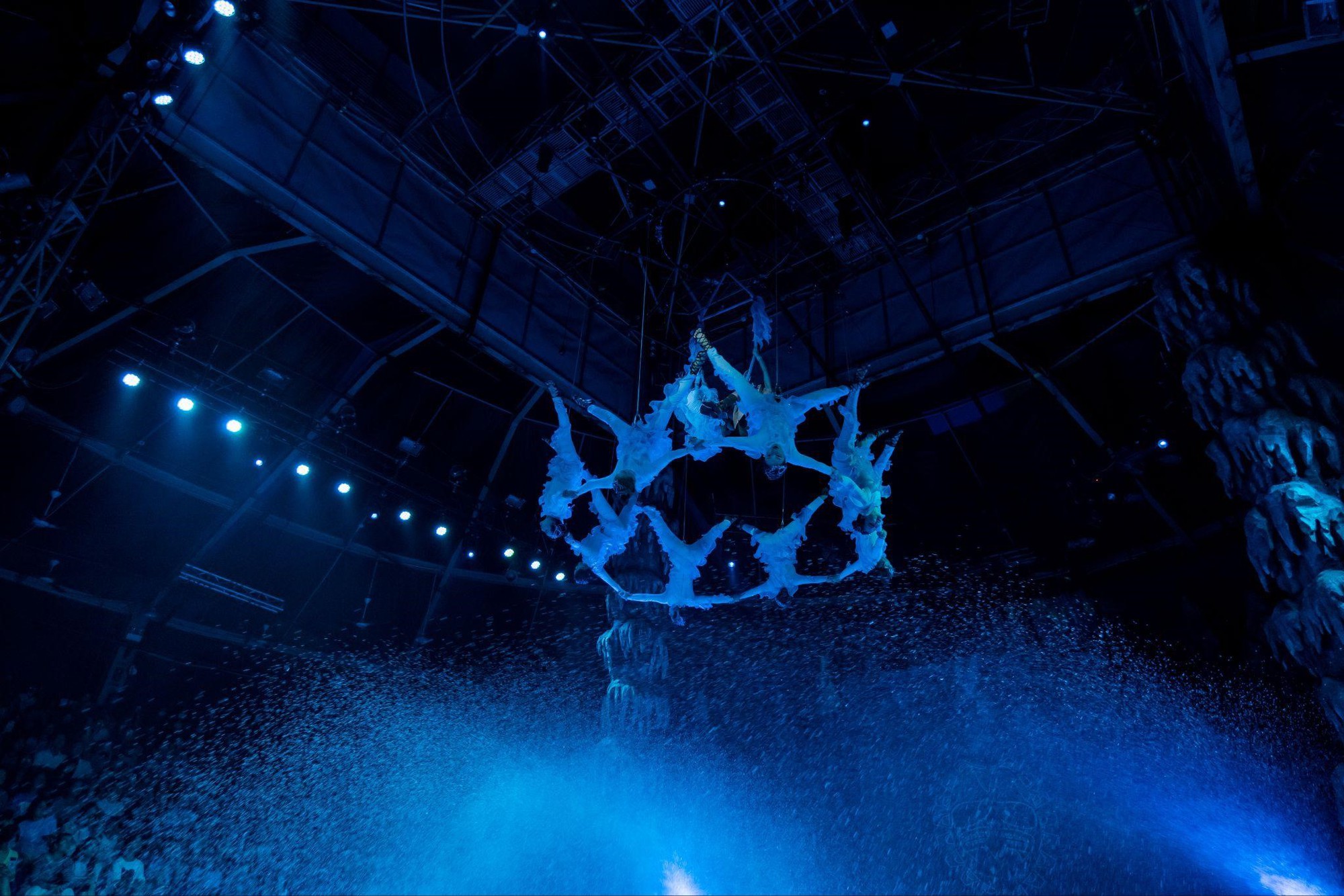 Xiếc Việt gây bão dịp lễ: Săn vé khó hơn concert, sân khấu xứng đáng 100 điểm còn diễn viên thì đẹp miễn chê- Ảnh 18. Xiếc Việt gây bão dịp lễ: Săn vé khó hơn concert, sân khấu xứng đáng 100 điểm còn diễn viên thì đẹp miễn chê- Ảnh 18.