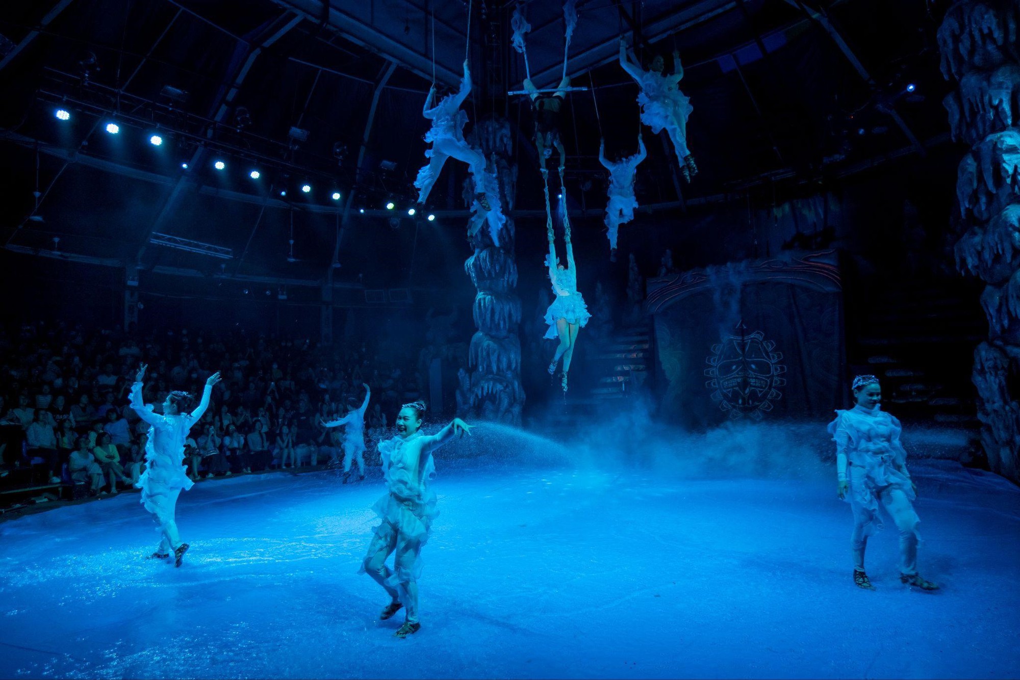 Xiếc Việt gây bão dịp lễ: Săn vé khó hơn concert, sân khấu xứng đáng 100 điểm còn diễn viên thì đẹp miễn chê- Ảnh 19. Xiếc Việt gây bão dịp lễ: Săn vé khó hơn concert, sân khấu xứng đáng 100 điểm còn diễn viên thì đẹp miễn chê- Ảnh 19.