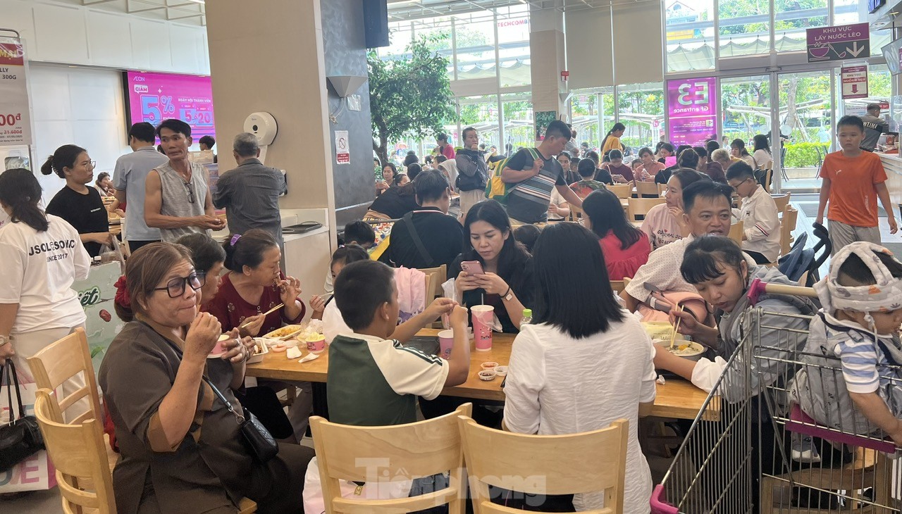 tp-ngan-hang-uyen-phuong-11-4936-1860-1746319641514-17463196416271610042880.jpg