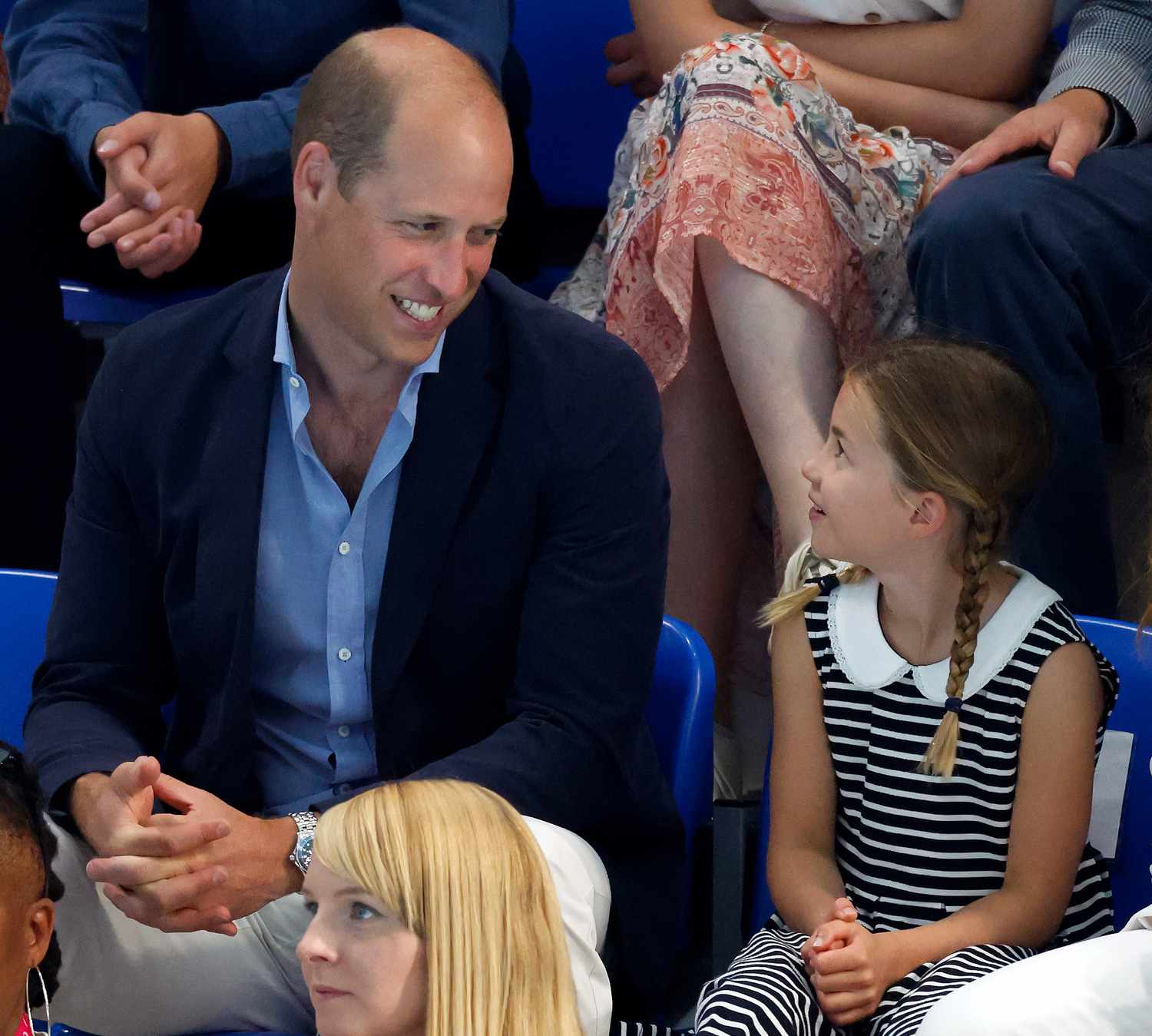 Giống hệt cha lúc nhỏ nhưng Công chúa Charlotte lại có tuổi thơ hoàn toàn khác biệt so với Thân vương William- Ảnh 2. Giống hệt cha lúc nhỏ nhưng Công chúa Charlotte lại có tuổi thơ hoàn toàn khác biệt so với Thân vương William- Ảnh 2.