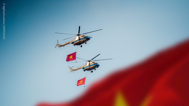 Bộ ảnh "giữa trời vinh quang" lan tỏa tình yêu nước tới muôn triệu trái tim - Ảnh 9. Bộ ảnh "giữa trời vinh quang" lan tỏa tình yêu nước tới muôn triệu trái tim - Ảnh 9.