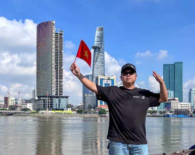 Bộ ảnh "giữa trời vinh quang" lan tỏa tình yêu nước tới muôn triệu trái tim - Ảnh 4. Bộ ảnh "giữa trời vinh quang" lan tỏa tình yêu nước tới muôn triệu trái tim - Ảnh 4.
