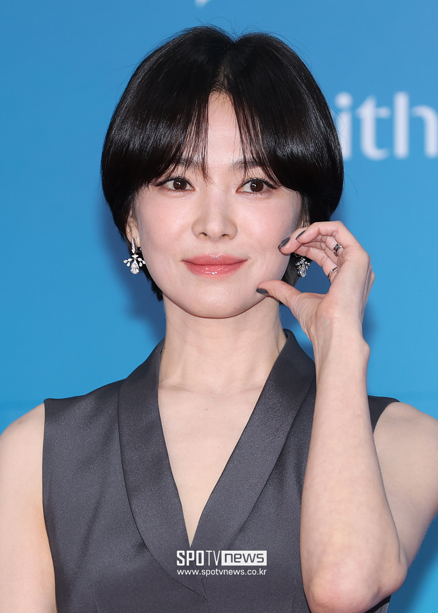 64 giây gây sốc của Song Hye Kyo ở Baeksang 2025: Đẹp và trẻ đến khó tin! - Ảnh 1. 64 giây gây sốc của Song Hye Kyo ở Baeksang 2025: Đẹp và trẻ đến khó tin! - Ảnh 1.