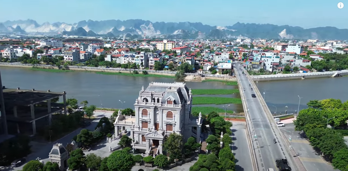 Lâu đài 4 mặt tiền độc nhất vô nhị ở Hà Nam: Nằm ngay sát quốc lộ 1A, tứ phía đều có view "triệu đô", nhưng dân tình vẫn "ngán ngẩm" một điều - Ảnh 6.