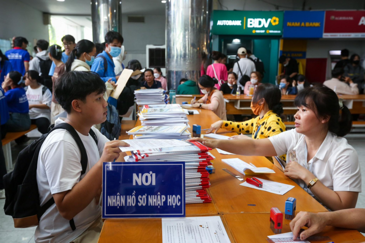 Các trường đại học kinh tế top đầu đồng loạt tăng học phí 2025 - Ảnh 1. Các trường đại học kinh tế top đầu đồng loạt tăng học phí 2025 - Ảnh 1.