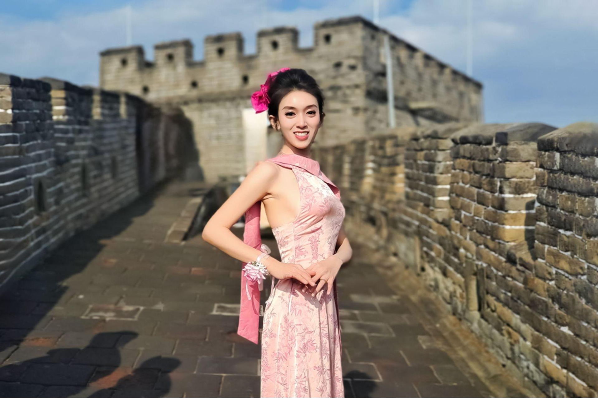 Từ Đồng Tháp đến Bắc Kinh: Hành trình lan tỏa văn hóa Việt qua tà áo dài truyền thống của Văn Thị Tú Oanh - Ảnh 4. Từ Đồng Tháp đến Bắc Kinh: Hành trình lan tỏa văn hóa Việt qua tà áo dài truyền thống của Văn Thị Tú Oanh - Ảnh 4.