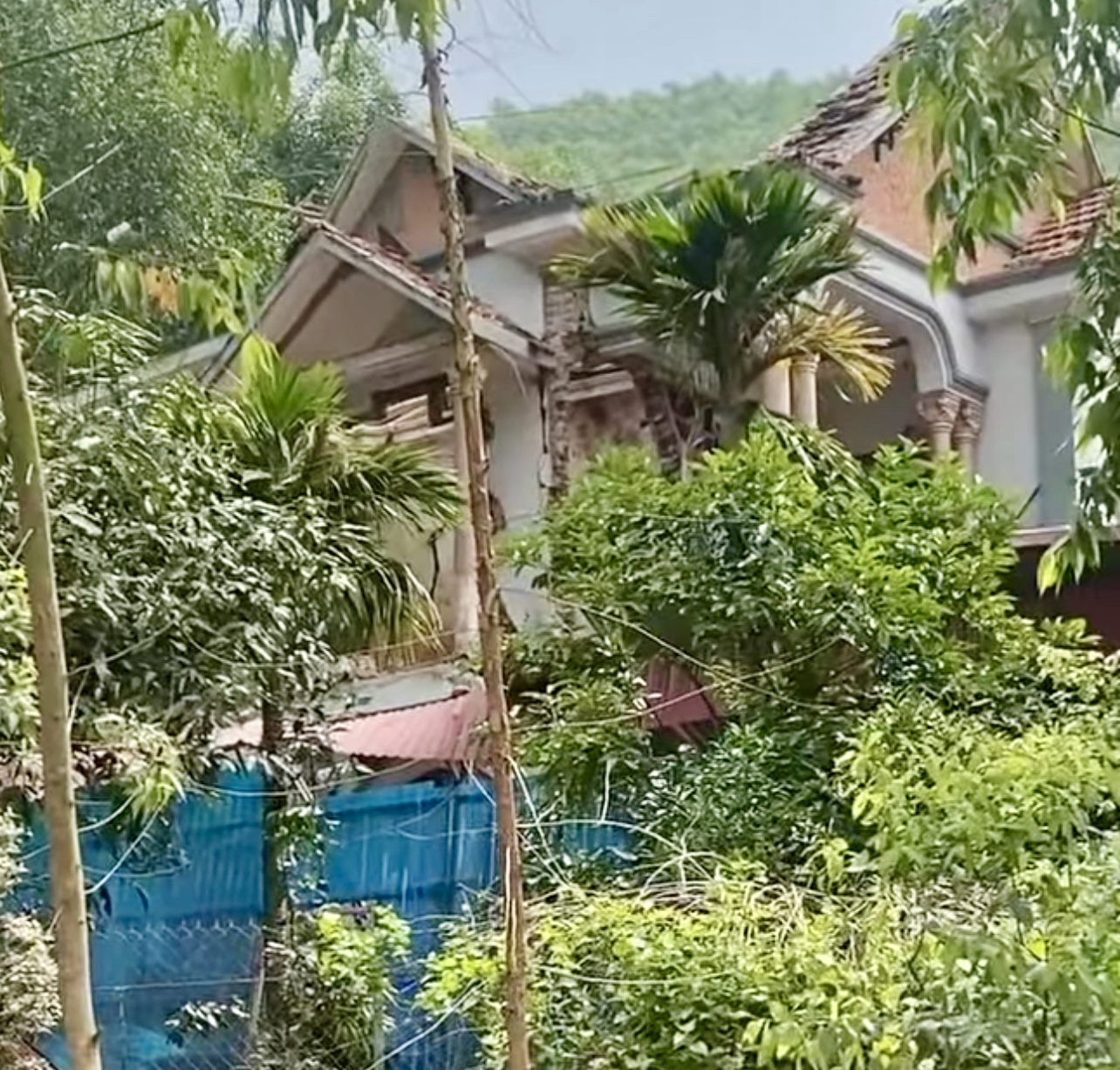 Nổ lớn tại ngôi nhà 2 tầng, 4 người thương vong - Ảnh 1. Nổ lớn ở ngôi nhà 2 tầng, 4 người thương vong - Ảnh 1.