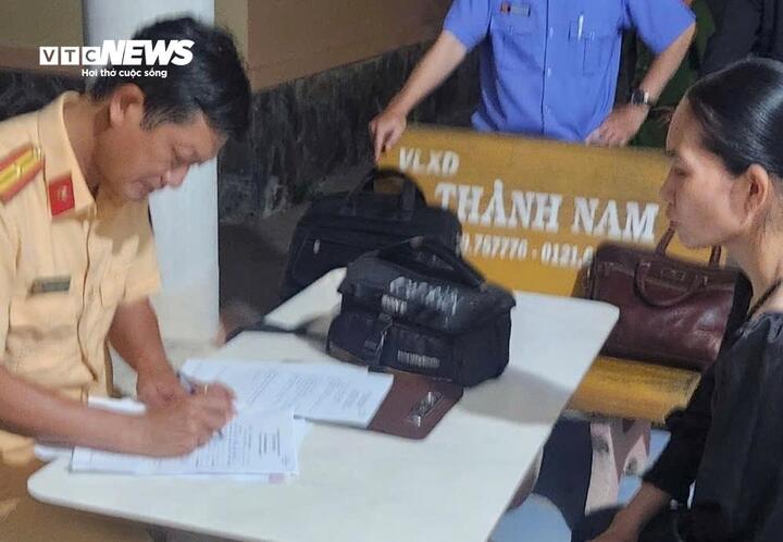 Cha bắn tài xế cán chết con mình: Công an Vĩnh Long làm việc với người mẹ - Ảnh 1. Cha bắn tài xế cán chết con mình: Công an Vĩnh Long làm việc với người mẹ - Ảnh 1.