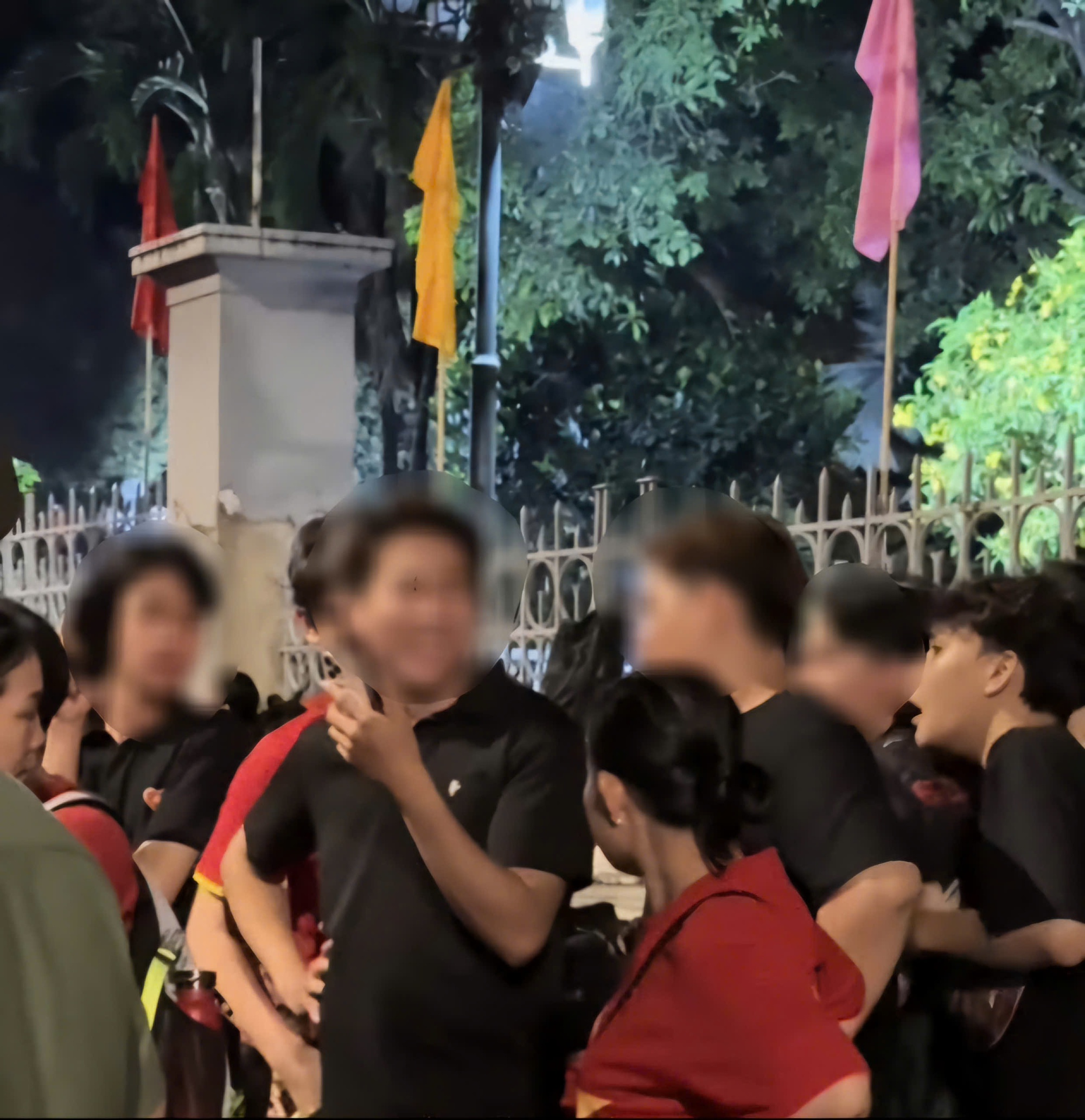 Sinh viên có hành động vô lễ với cựu chiến binh sẽ bị xử lý như thế nào? - Ảnh 1. Sinh viên có hành động vô lễ với cựu chiến bị sẽ bị xử lý như thế nào? - Ảnh 1.