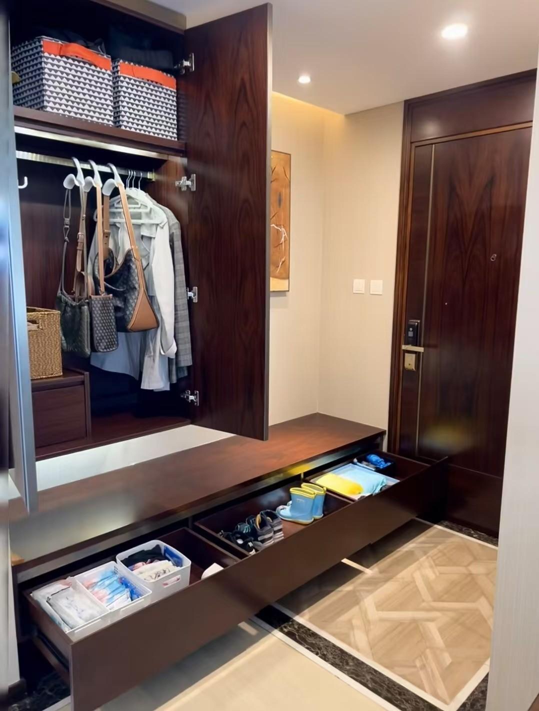 Ở tuổi 50, người phụ nữ này không cần dạy ai điều gì – chỉ cần mời về nhà chơi, ai cũng muốn về… "dọn dẹp" lại cuộc sống của mình! - Ảnh 3. Ở tuổi 50, người phụ nữ này không cần dạy ai điều gì – chỉ cần mời về nhà chơi, ai cũng muốn về… "dọn dẹp" lại cuộc sống của mình! - Ảnh 3.