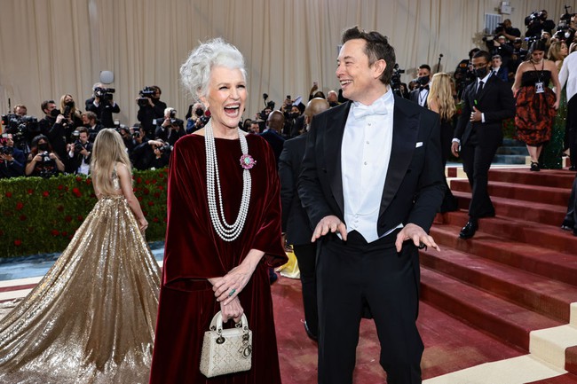 3 lời khuyên nuôi dạy con cái từ Maye Musk – người mẹ đơn thân nuôi dạy tỷ phú Elon Musk - Ảnh 1. 3 lời khuyên nuôi dạy con cái từ Maye Musk – người mẹ đơn thân nuôi dạy tỷ phú Elon Musk - Ảnh 1.