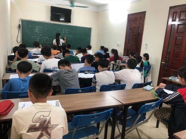 Trị tận gốc dạy thêm, học thêm tiêu cực: Ngăn chặn biến tướng - Ảnh 1. Trị tận gốc dạy thêm, học thêm tiêu cực: Ngăn chặn biến tướng - Ảnh 1.