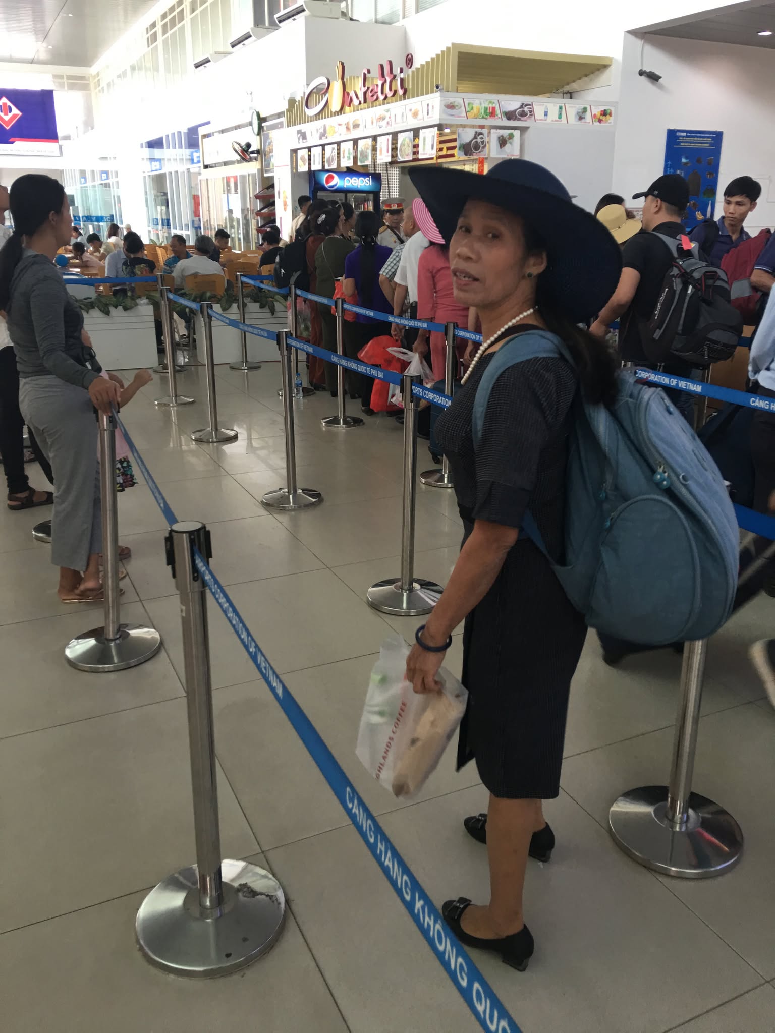 Gà luộc, bánh chưng và cả tăm xỉa răng: Chuyến du lịch Phú Quốc viral cõi mạng của một bà mẹ “made in Viet Nam” - Ảnh 8. Gà luộc, bánh chưng và cả tăm xỉa răng: Chuyến du lịch Phú Quốc viral cõi mạng của một bà mẹ “made in Viet Nam” - Ảnh 8.