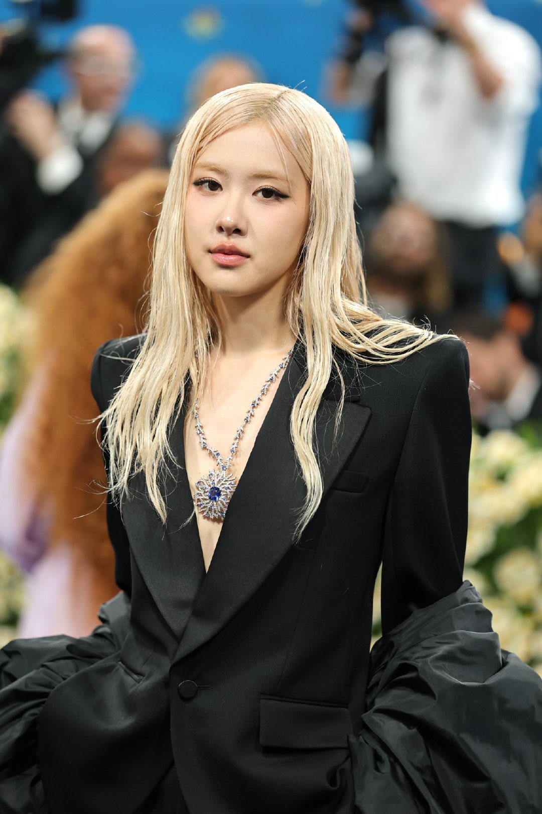 Màn càn quét Met Gala khiến Jennie - Lisa - Rosé vướng chỉ trích nghiêm trọng, dân mạng yêu cầu xin lỗi- Ảnh 6. Màn càn quét Met Gala khiến Jennie - Lisa - Rosé vướng chỉ trích nghiêm trọng, dân mạng yêu cầu xin lỗi- Ảnh 6.