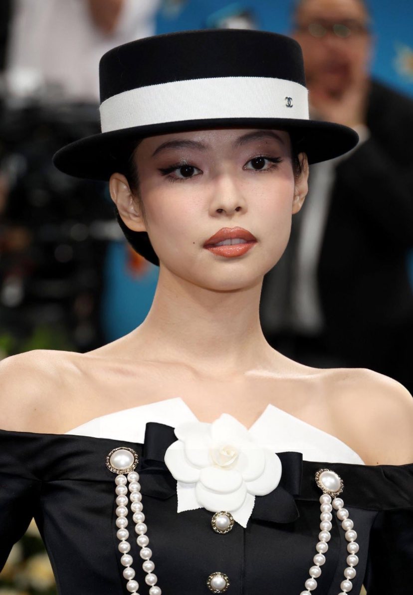 Màn càn quét Met Gala khiến Jennie - Lisa - Rosé vướng chỉ trích nghiêm trọng, dân mạng yêu cầu xin lỗi- Ảnh 2. Màn càn quét Met Gala khiến Jennie - Lisa - Rosé vướng chỉ trích nghiêm trọng, dân mạng yêu cầu xin lỗi- Ảnh 2.