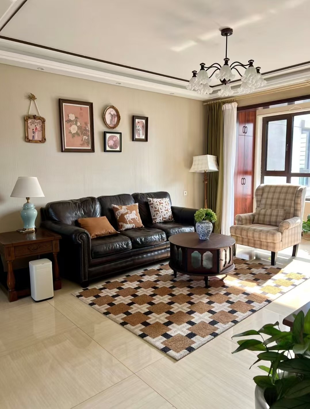 Ở tuổi 50, người phụ nữ này không cần dạy ai điều gì – chỉ cần mời về nhà chơi, ai cũng muốn về… "dọn dẹp" lại cuộc sống của mình! - Ảnh 4. Ở tuổi 50, người phụ nữ này không cần dạy ai điều gì – chỉ cần mời về nhà chơi, ai cũng muốn về… "dọn dẹp" lại cuộc sống của mình! - Ảnh 4.