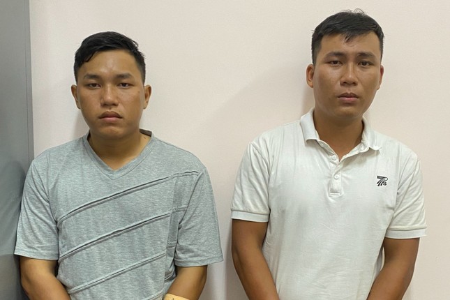 Bắt anh em ruột cướp tiệm vàng ở TPHCM - Ảnh 4. Bắt anh em ruột cướp tiệm vàng ở TPHCM - Ảnh 4.