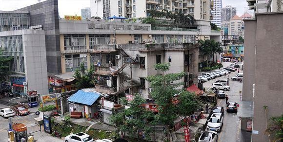 Chủ căn nhà 3 tầng không chịu di dời dù được chủ đầu tư bồi thường hơn 35 tỷ đồng, tuyên bố: “Nhà tôi 1.000 tỷ mới xứng đáng” - Ảnh 1. Chủ căn nhà 3 tầng không chịu di dời dù được chủ đầu tư bồi thường hơn 35 tỷ đồng, tuyên bố: “Nhà tôi 1.000 tỷ mới xứng đáng” - Ảnh 1.