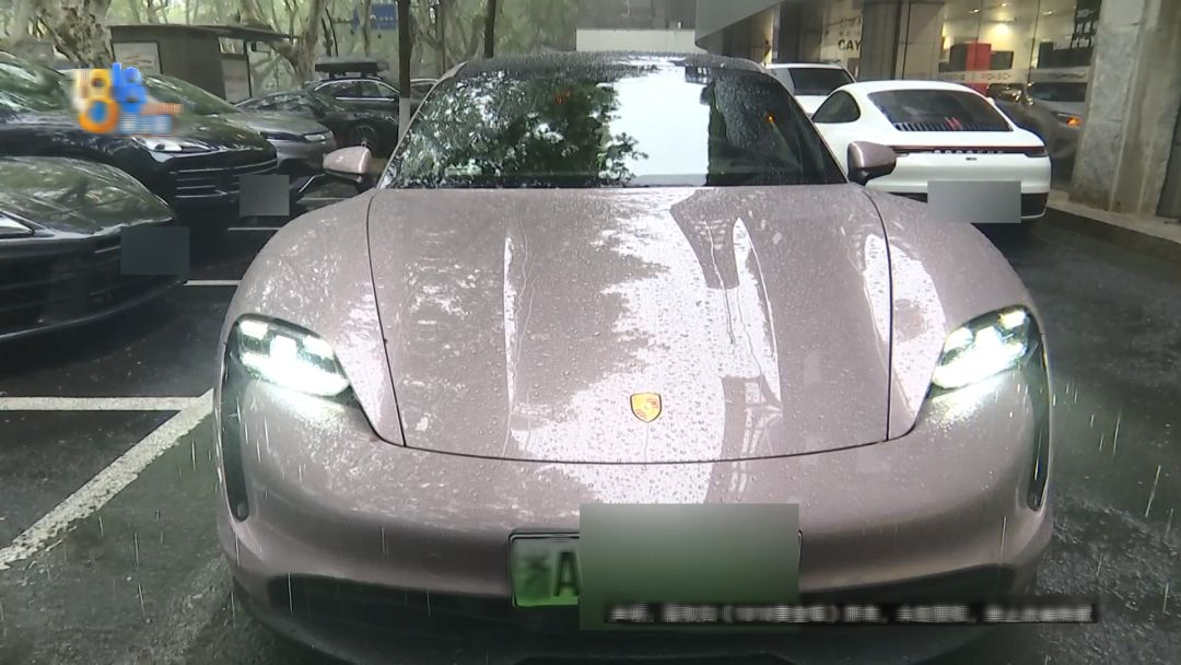 Người phụ nữ bỏ 3,5 tỷ đồng mua Porsche điện tại Trung Quốc, nửa tháng sau đã phát hiện lỗi, hãng tuyên bố: Lỗi tại móng tay của chị - Ảnh 1. Người phụ nữ bỏ 3,5 tỷ đồng mua Porsche điện tại Trung Quốc, nửa tháng sau đã phát hiện lỗi, hãng tuyên bố: Lỗi tại móng tay của chị - Ảnh 1.