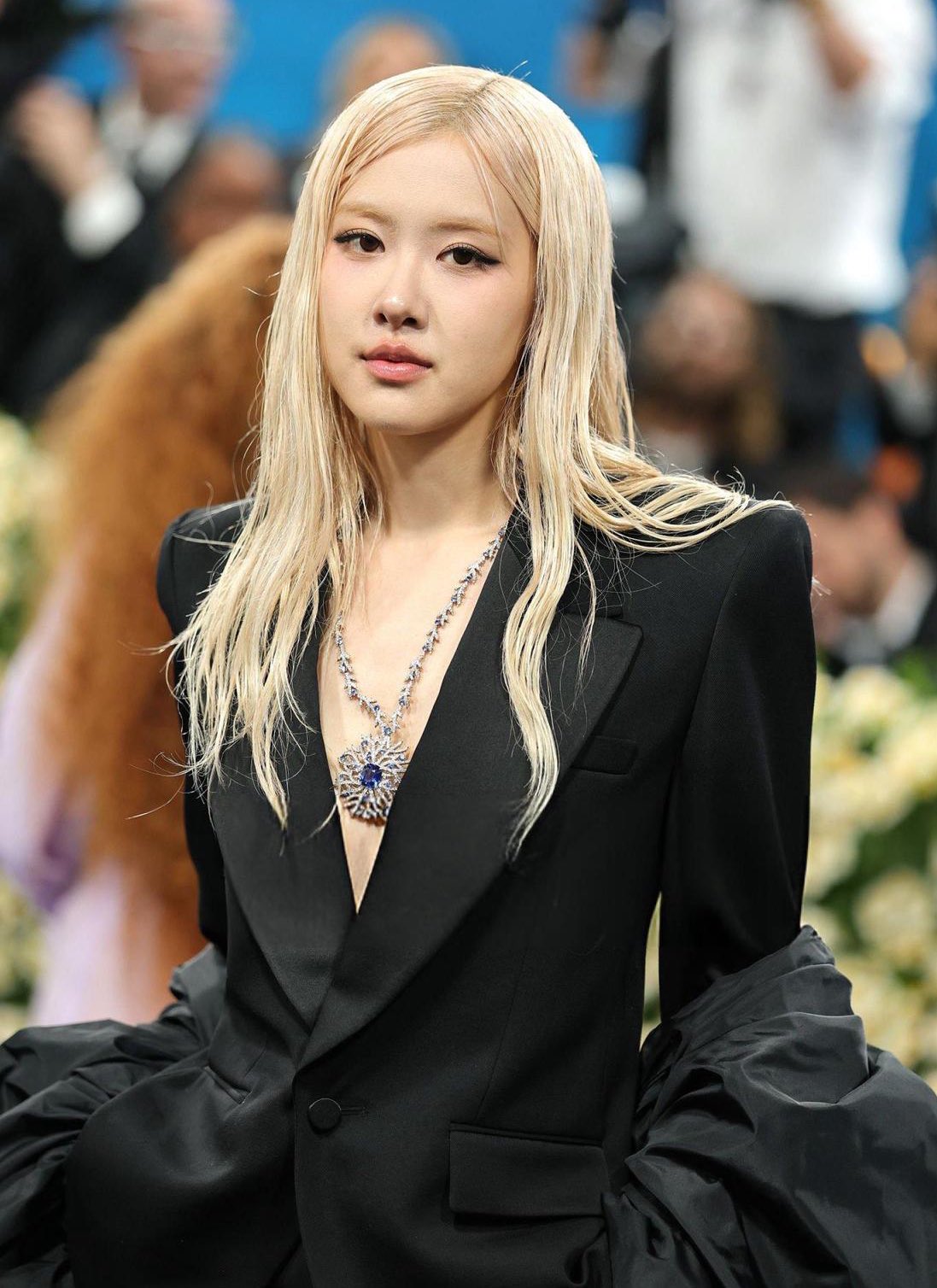 Rosé tái xuất Met Gala sau 3 năm: Đủ xinh, đủ cool, nhưng lại an toàn và dễ đoán!- Ảnh 5. Rosé tái xuất Met Gala sau 3 năm: Đủ xinh, đủ cool, nhưng lại an toàn và dễ đoán!- Ảnh 5.