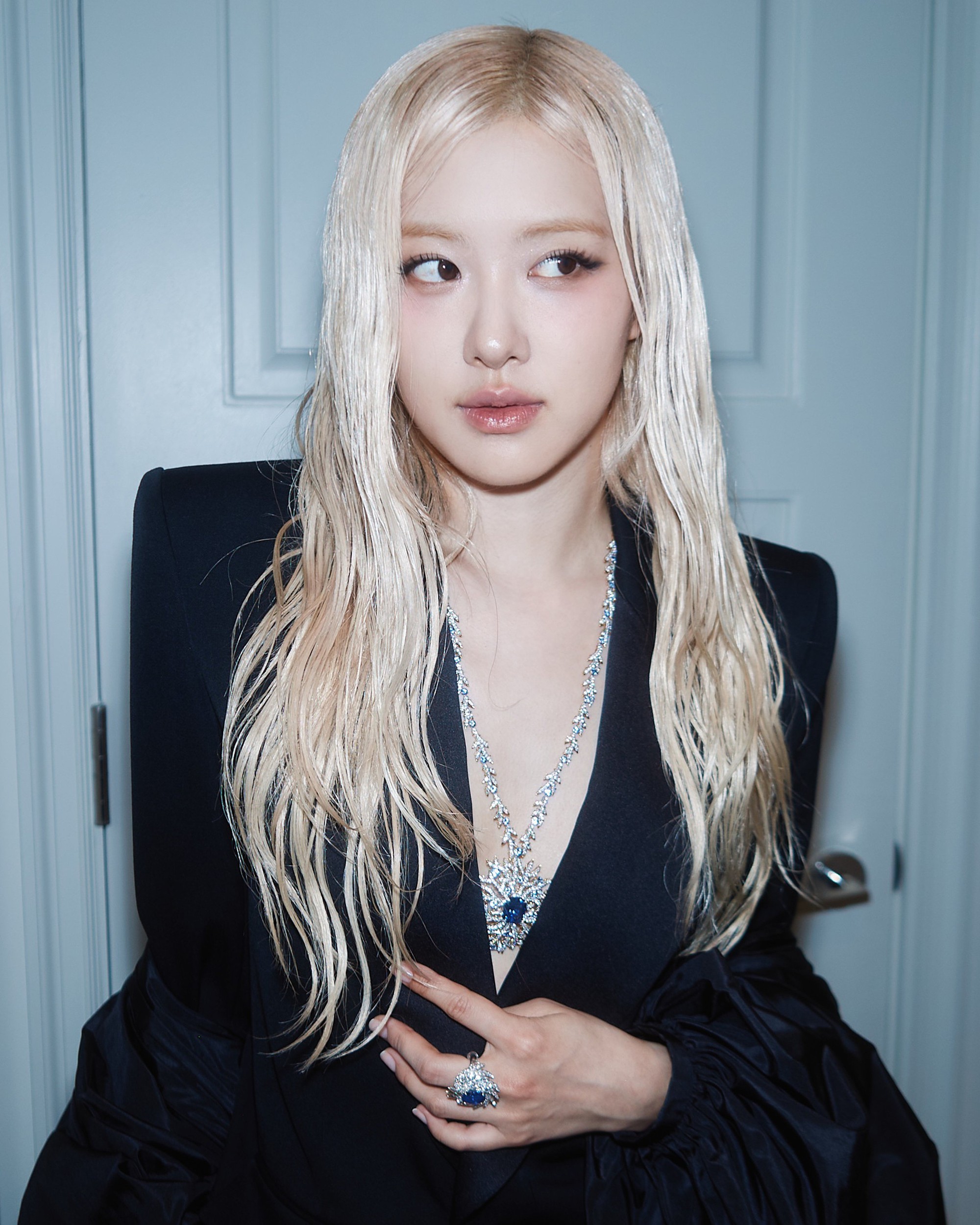 Rosé tái xuất Met Gala sau 3 năm: Đủ xinh, đủ cool, nhưng lại an toàn và dễ đoán!- Ảnh 8. Rosé tái xuất Met Gala sau 3 năm: Đủ xinh, đủ cool, nhưng lại an toàn và dễ đoán!- Ảnh 8.