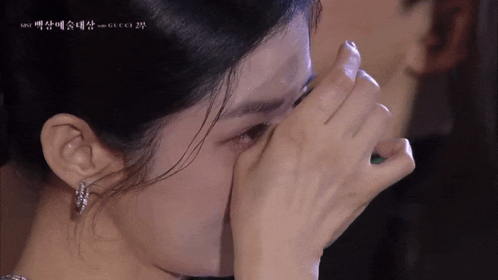 Drama lớn nhất Baeksang 2025: 1 mỹ nhân khiến 10 triệu người phẫn nộ "giải thưởng này không công bằng" - Ảnh 2. Drama lớn nhất Baeksang 2025: 1 mỹ nhân khiến 10 triệu người phẫn nộ "giải thưởng này không công bằng" - Ảnh 2.