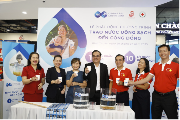 P&G Việt Nam tiếp tục hợp tác cùng Saigon Co.op trao 3 triệu lít nước uống sạch - Ảnh 1. P&G Việt Nam tiếp tục hợp tác cùng Saigon Co.op trao 3 triệu lít nước uống sạch - Ảnh 1.