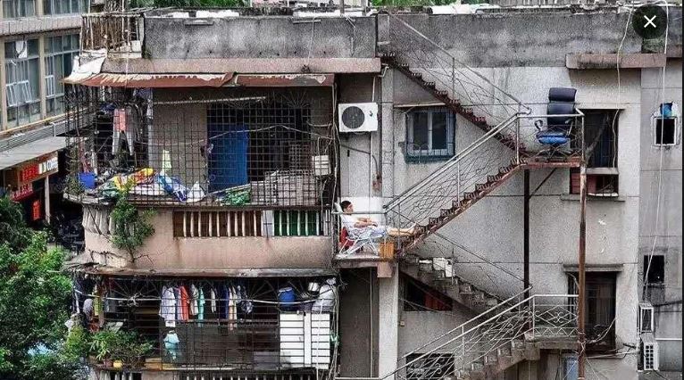 Chủ căn nhà 3 tầng không chịu di dời dù được chủ đầu tư bồi thường hơn 35 tỷ đồng, tuyên bố: “Nhà tôi 1.000 tỷ mới xứng đáng” - Ảnh 2. Chủ căn nhà 3 tầng không chịu di dời dù được chủ đầu tư bồi thường hơn 35 tỷ đồng, tuyên bố: “Nhà tôi 1.000 tỷ mới xứng đáng” - Ảnh 2.