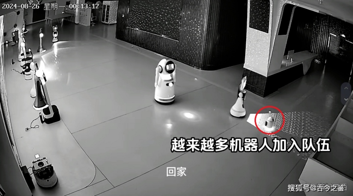 Video sốc: Robot nổi loạn, lao vào tấn công kỹ sư vận hành để "đòi tự do" - Ảnh 2. Video sốc: Robot nổi loạn, lao vào tấn công kỹ sư vận hành để "đòi tự do" - Ảnh 2.