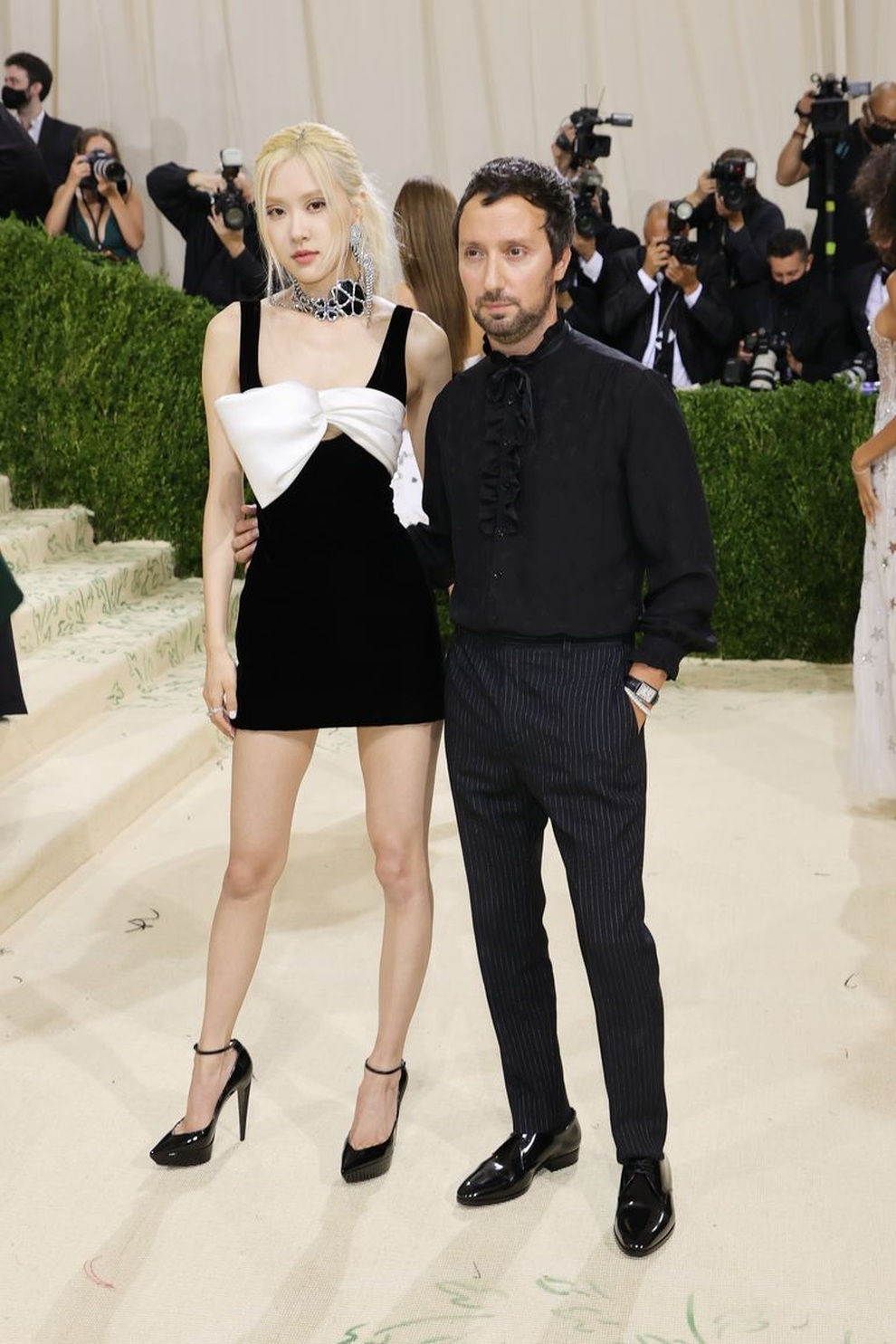 Rosé tái xuất Met Gala sau 3 năm: Đủ xinh, đủ cool, nhưng lại an toàn và dễ đoán!- Ảnh 9. Rosé tái xuất Met Gala sau 3 năm: Đủ xinh, đủ cool, nhưng lại an toàn và dễ đoán!- Ảnh 9.
