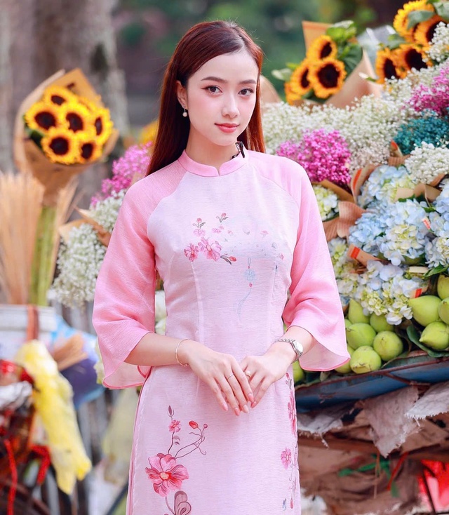 Người đẹp 9x có đám cưới bí ẩn nhất showbiz: Âm thầm lên xe hoa, 2 tháng sau gây bàn tán vì một động thái - Ảnh 5. Người đẹp 9x có đám cưới bí ẩn nhất showbiz: Âm thầm lên xe hoa, 2 tháng sau gây bàn tán vì một động thái - Ảnh 5.