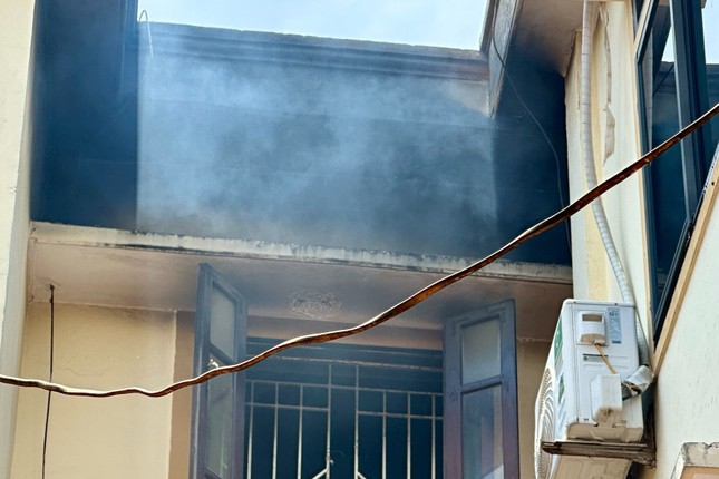 Phòng thực hành thí nghiệm trường chuyên bốc cháy, sơ tán nhiều học sinh - Ảnh 1. Phòng thực hành thí nghiệm trường chuyên bốc cháy, sơ tán nhiều học sinh - Ảnh 1.