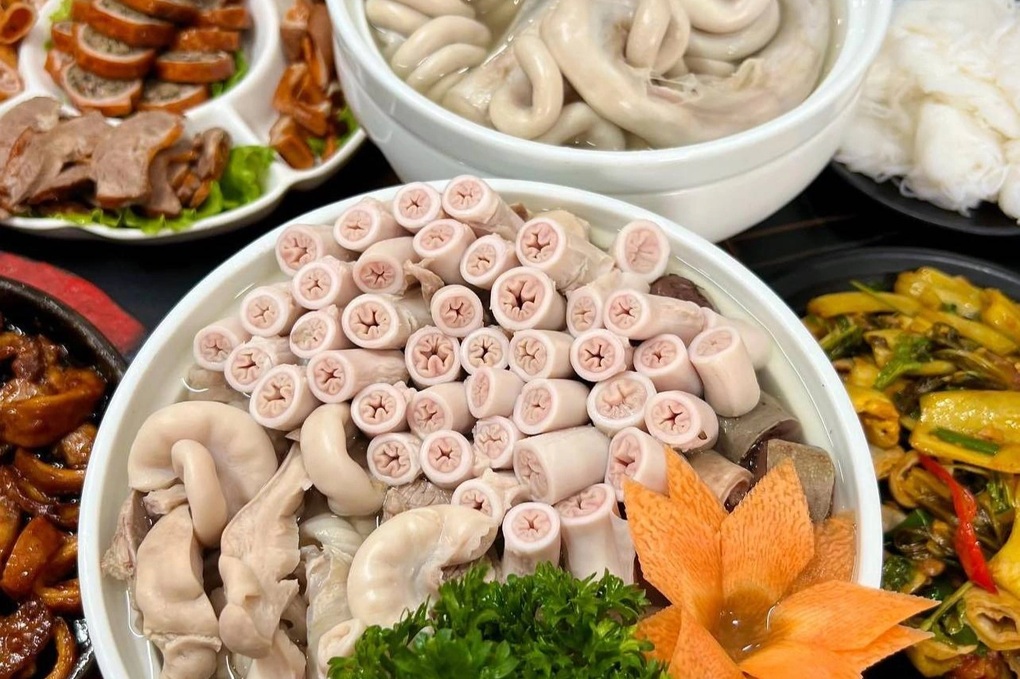 Quán lòng se điếu nổi tiếng TPHCM bị kiểm tra, tạm dừng đón khách- Ảnh 2. Quán lòng se điếu nổi tiếng TPHCM bị kiểm tra, tạm dừng đón khách- Ảnh 2.
