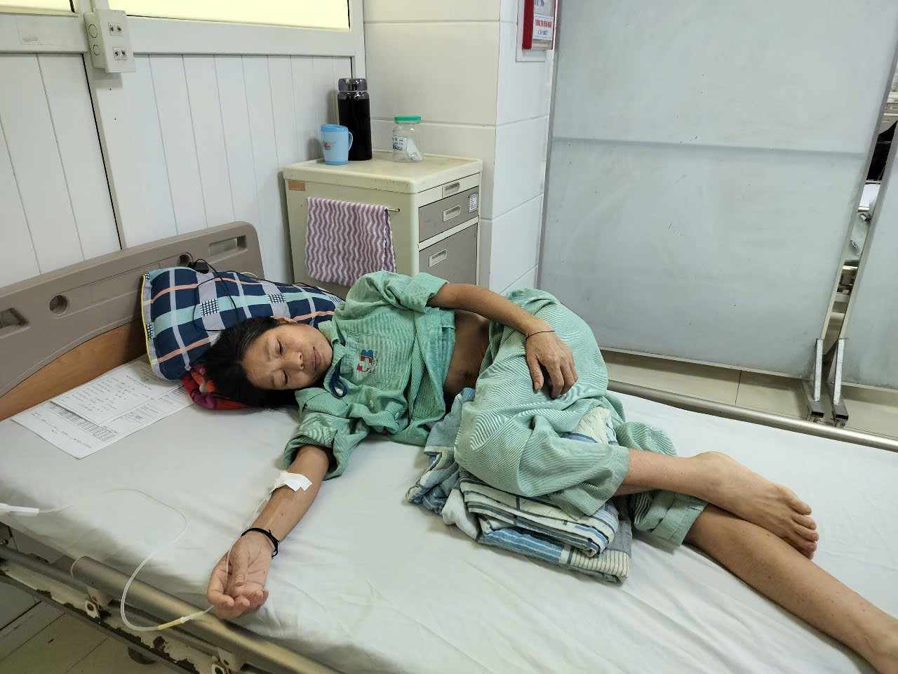 Vợ ung thư mong kéo dài sự sống để lo cho chồng tai nạn và cháu ngoại bất hạnh- Ảnh 5. Vợ ung thư mong kéo dài sự sống để lo cho chồng tai nạn và cháu ngoại bất hạnh- Ảnh 5.