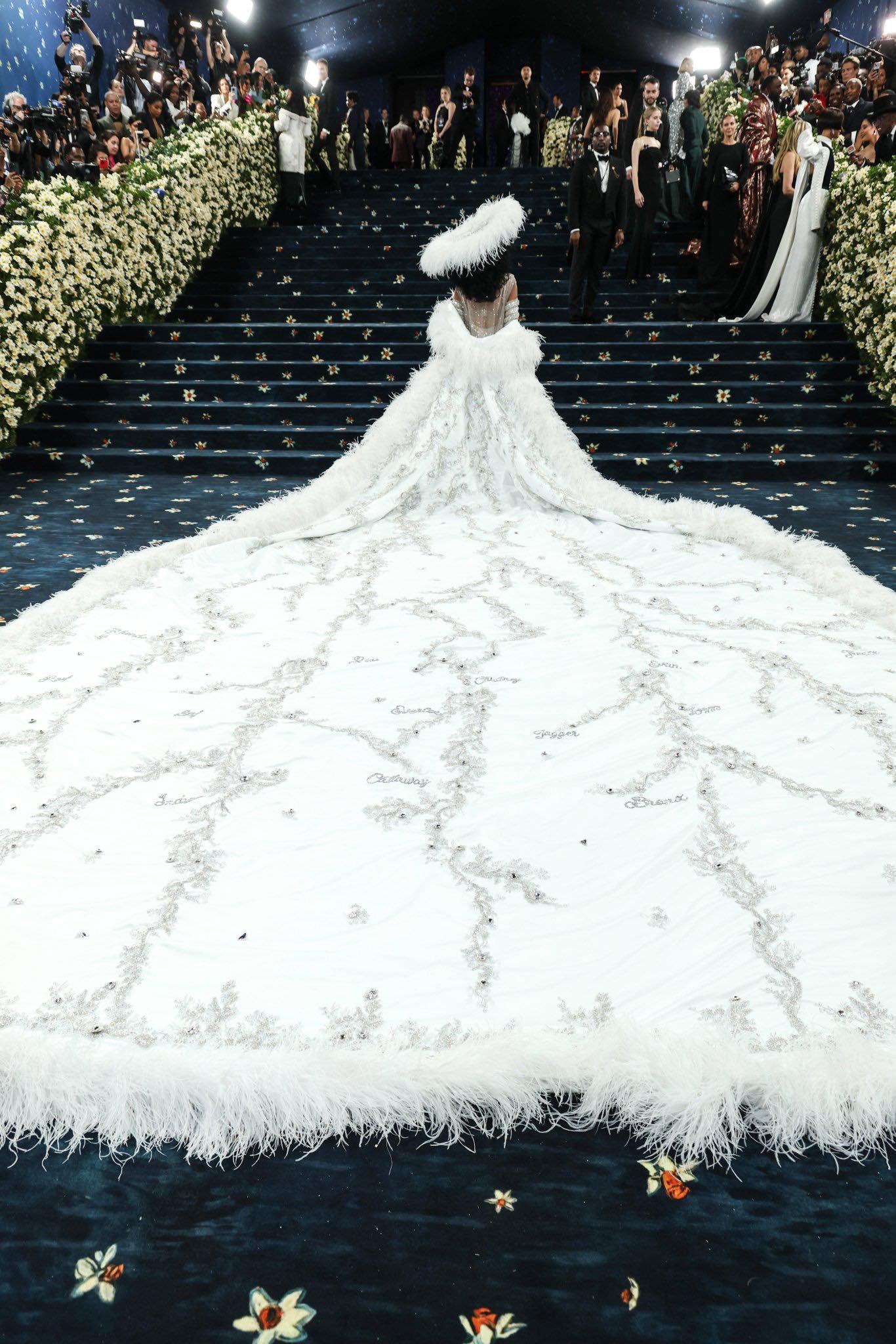 Chủ nhân khung hình “tuyệt đối điện ảnh” tại Met Gala: Người tạo nên ông hoàng Michael Jackson, khen 1 câu đưa em út BTS lên hàng popstar- Ảnh 5. Chủ nhân khung hình “tuyệt đối điện ảnh” tại Met Gala: Người tạo nên ông hoàng Michael Jackson, khen 1 câu đưa em út BTS lên hàng popstar- Ảnh 5.
