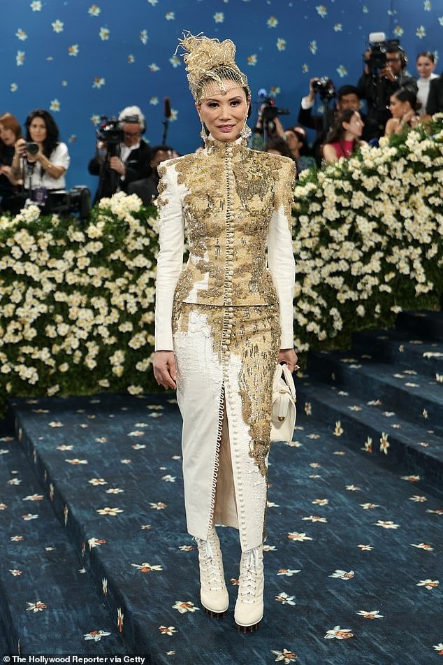 Lisa (BlackPink) vào danh sách mặc xấu nhất Met Gala 2025 - Ảnh 11. Lisa (BlackPink) vào danh sách mặc xấu nhất Met Gala 2025 - Ảnh 11.