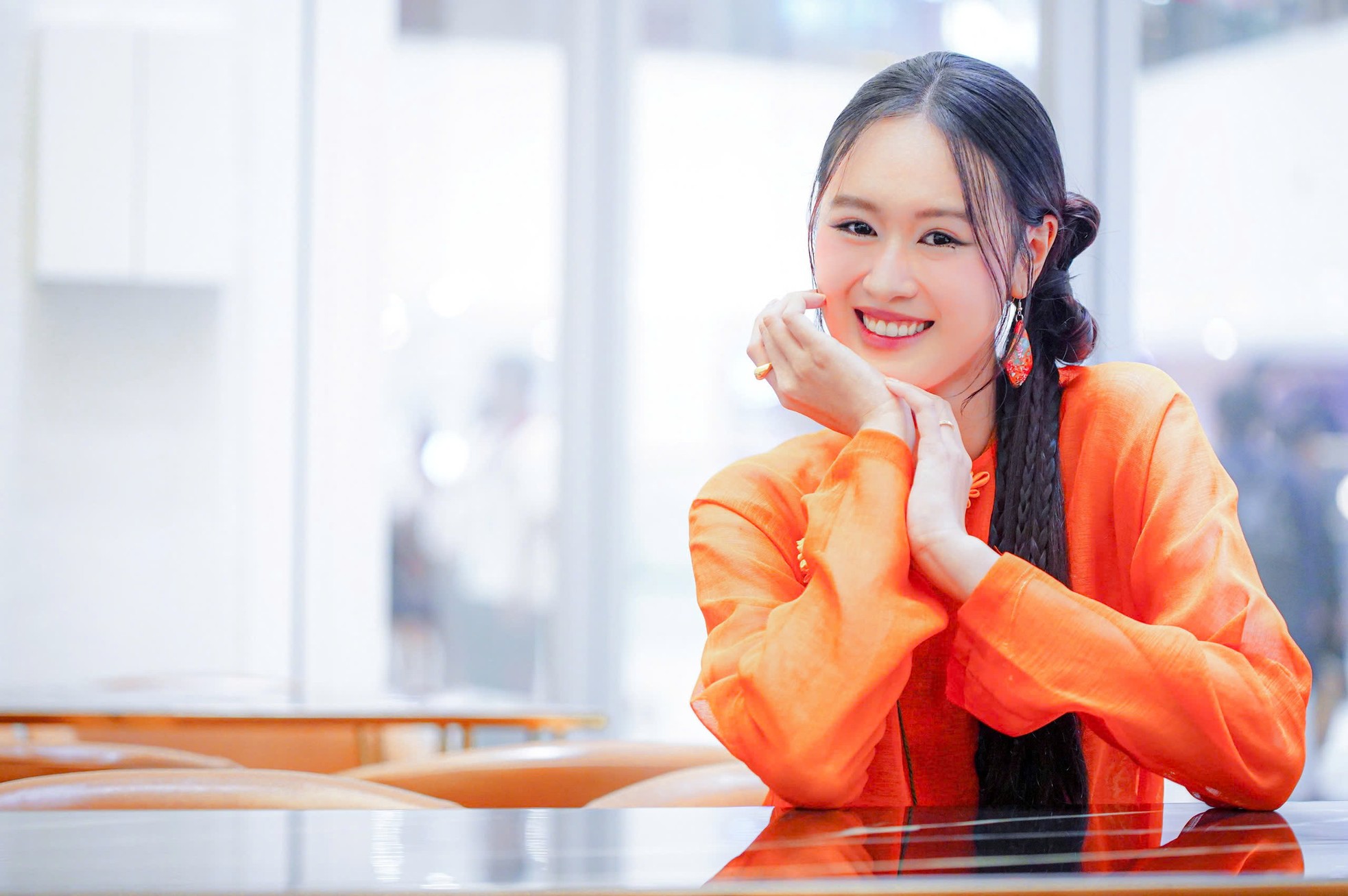 Vợ diễn viên Anh Đức: 'Tôi không nói chuyện với ai trên phim trường' - Ảnh 8. Vợ diễn viên Anh Đức: 'Tôi không nói chuyện với ai trên phim trường' - Ảnh 8.