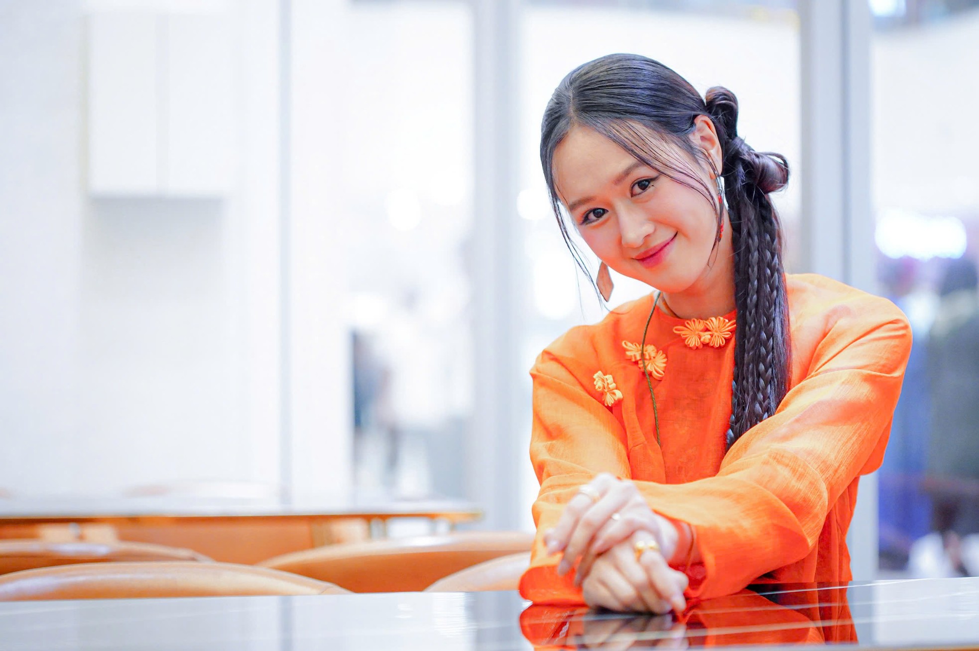 Vợ diễn viên Anh Đức: 'Tôi không nói chuyện với ai trên phim trường' - Ảnh 11. Vợ diễn viên Anh Đức: 'Tôi không nói chuyện với ai trên phim trường' - Ảnh 11.