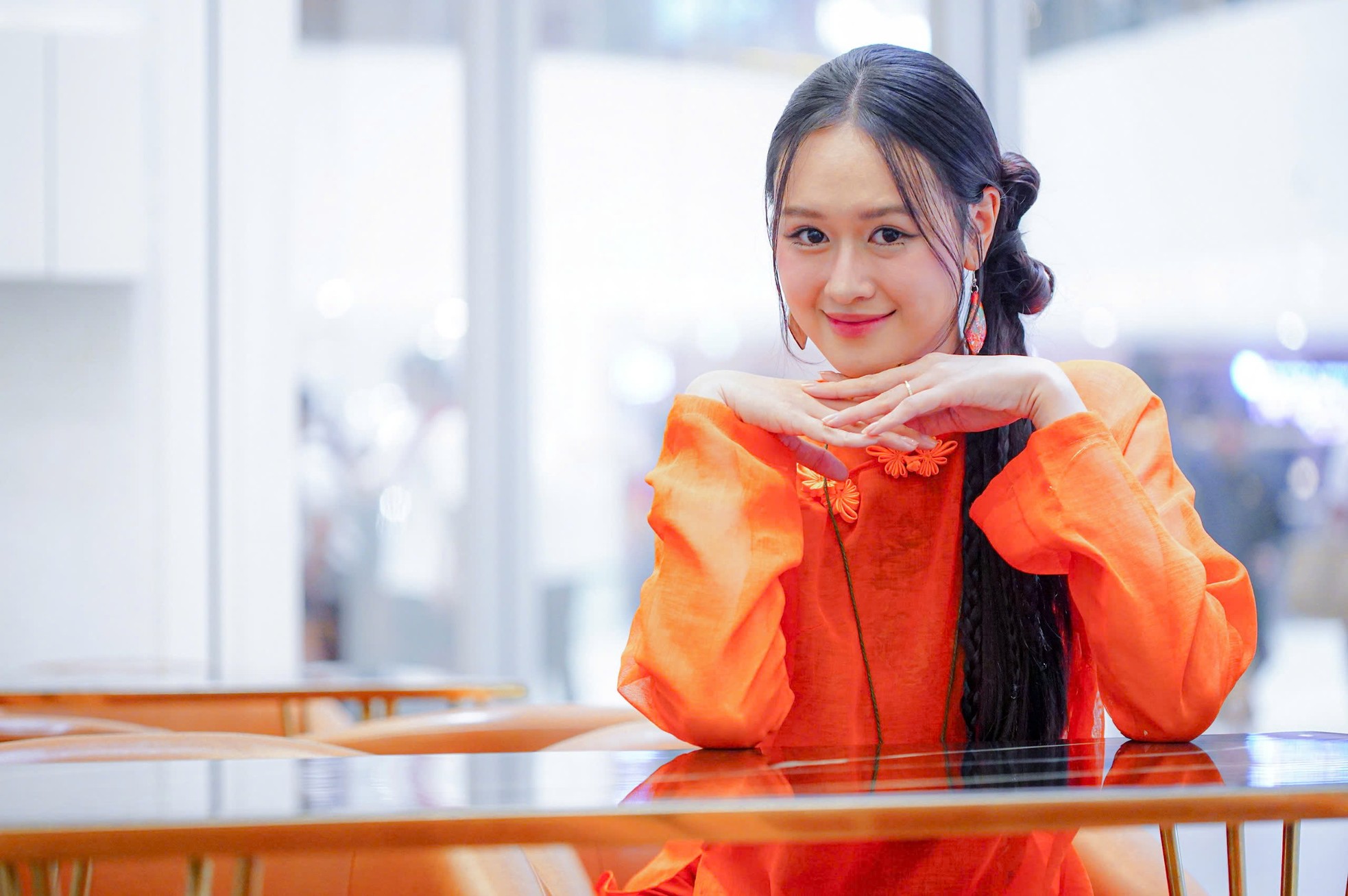 Vợ diễn viên Anh Đức: 'Tôi không nói chuyện với ai trên phim trường' - Ảnh 9. Vợ diễn viên Anh Đức: 'Tôi không nói chuyện với ai trên phim trường' - Ảnh 9.