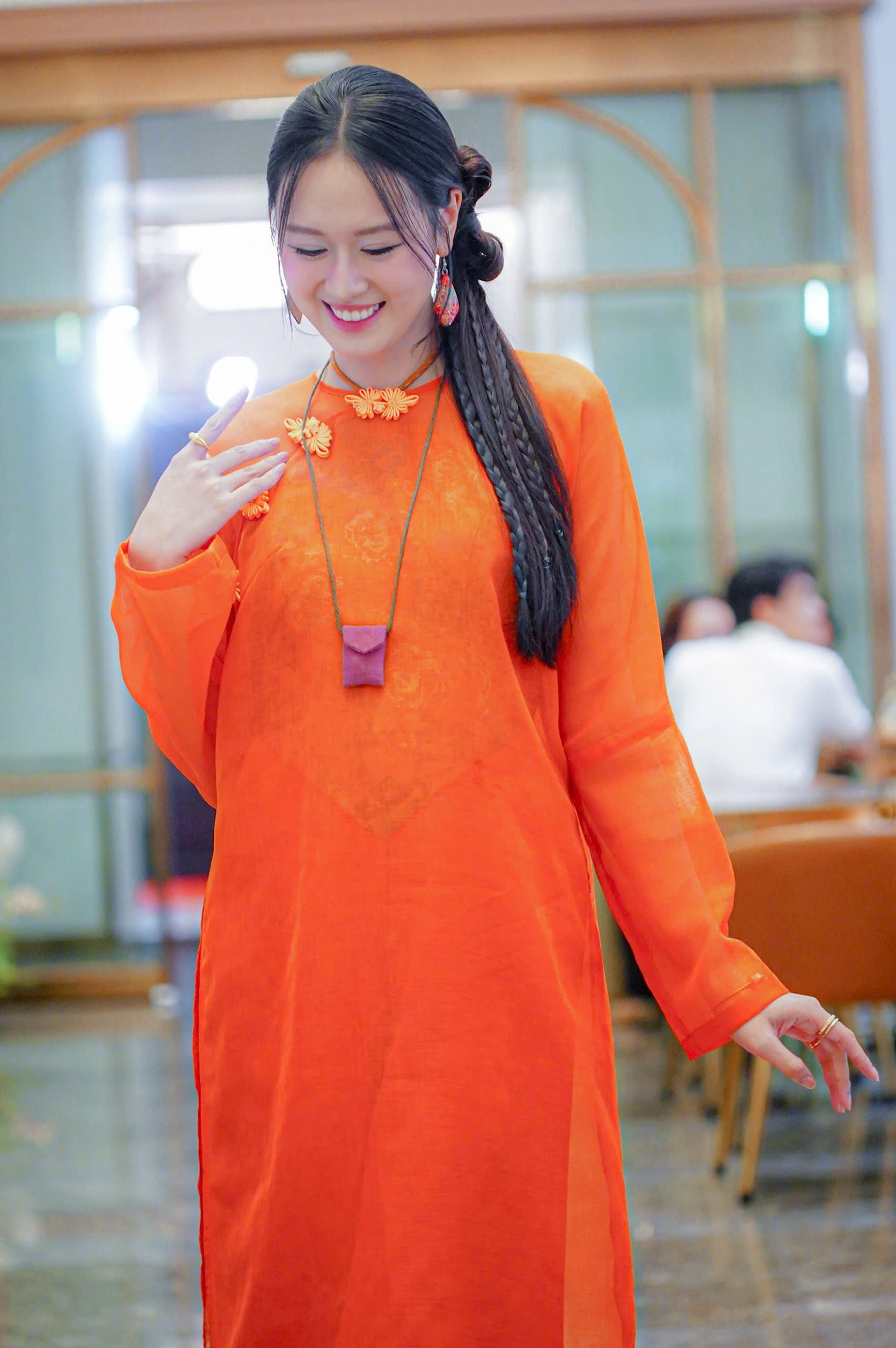 Vợ diễn viên Anh Đức: 'Tôi không nói chuyện với ai trên phim trường' - Ảnh 7. Vợ diễn viên Anh Đức: 'Tôi không nói chuyện với ai trên phim trường' - Ảnh 7.