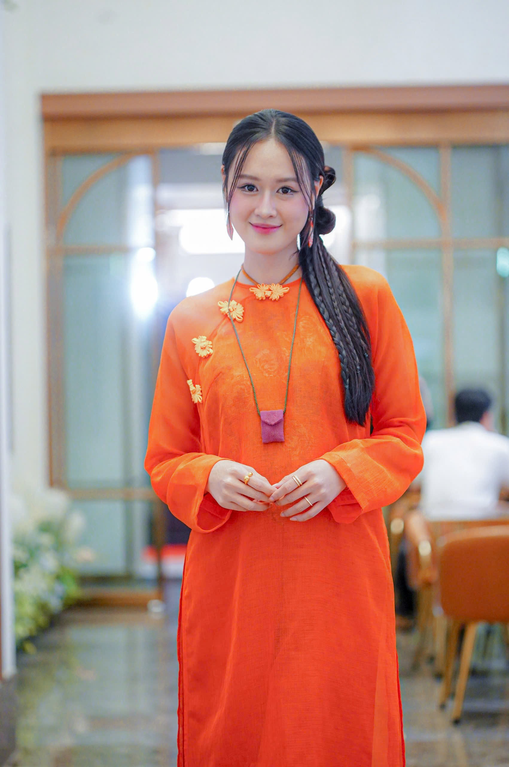 Vợ diễn viên Anh Đức: 'Tôi không nói chuyện với ai trên phim trường' - Ảnh 4. Vợ diễn viên Anh Đức: 'Tôi không nói chuyện với ai trên phim trường' - Ảnh 4.