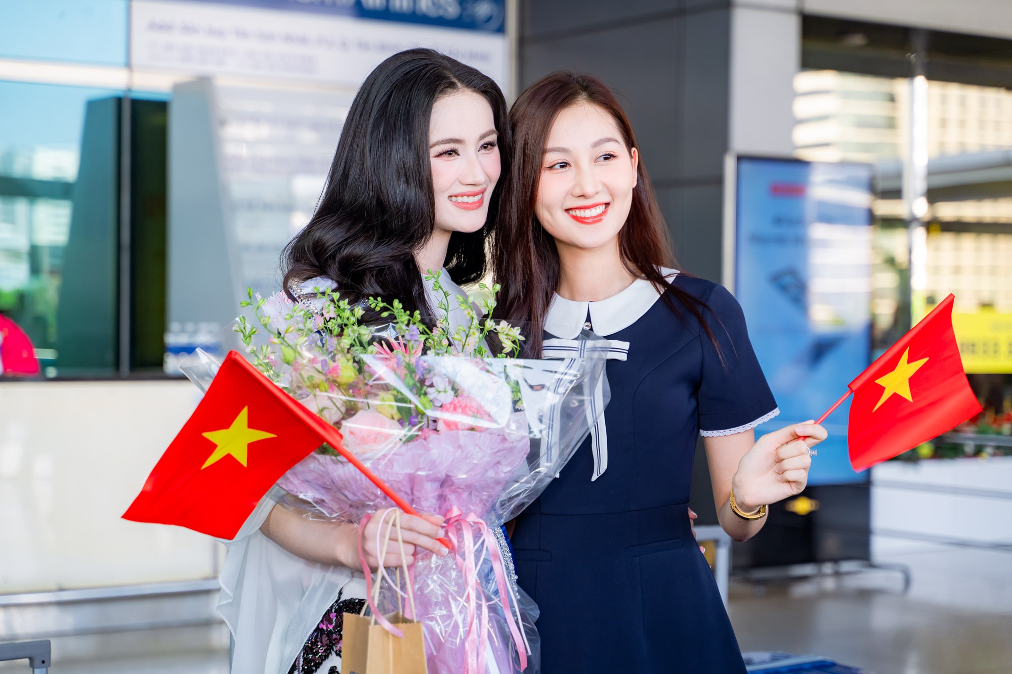 Hoa hậu Ý Nhi lên đường đến Miss World: Bạn trai vắng mặt, bật khóc nức nở khi nhìn thấy một mỹ nhân!- Ảnh 9. Hoa hậu Ý Nhi lên đường đến Miss World: Bạn trai vắng mặt, bật khóc nức nở khi nhìn thấy một mỹ nhân!- Ảnh 9.