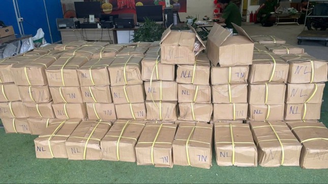 Thu giữ hơn 2,5 tấn thực phẩm đông lạnh không rõ nguồn gốc ở Đà Lạt - Ảnh 1. Thu giữ hơn 2,5 tấn thực phẩm đông lạnh không rõ nguồn gốc ở Đà Lạt - Ảnh 1.