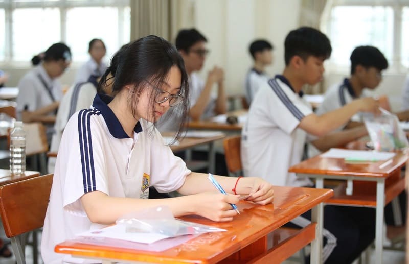 Học sinh đổ xô chọn Văn, Sử, Địa, bỏ bê Lý, Hóa, Sinh: Không hẳn thảm họa vì người chọn thi KHTN thực sự có năng lực, “ít mà tinh”? - Ảnh 1. Học sinh đổ xô chọn Văn, Sử, Địa, bỏ bê Lý, Hóa, Sinh: Không hẳn thảm họa vì người chọn thi KHTN thực sự có năng lực, “ít mà tinh”? - Ảnh 1.