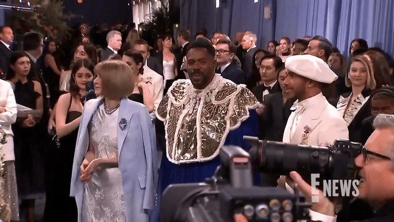 oirkickoffmetgalaearnannawintoursapproval-metgala2025online-video-cuttercom-ezgifcom-video-to-gif-converter-1746556714987831571667-1746603263101-174660326362234941181.gif