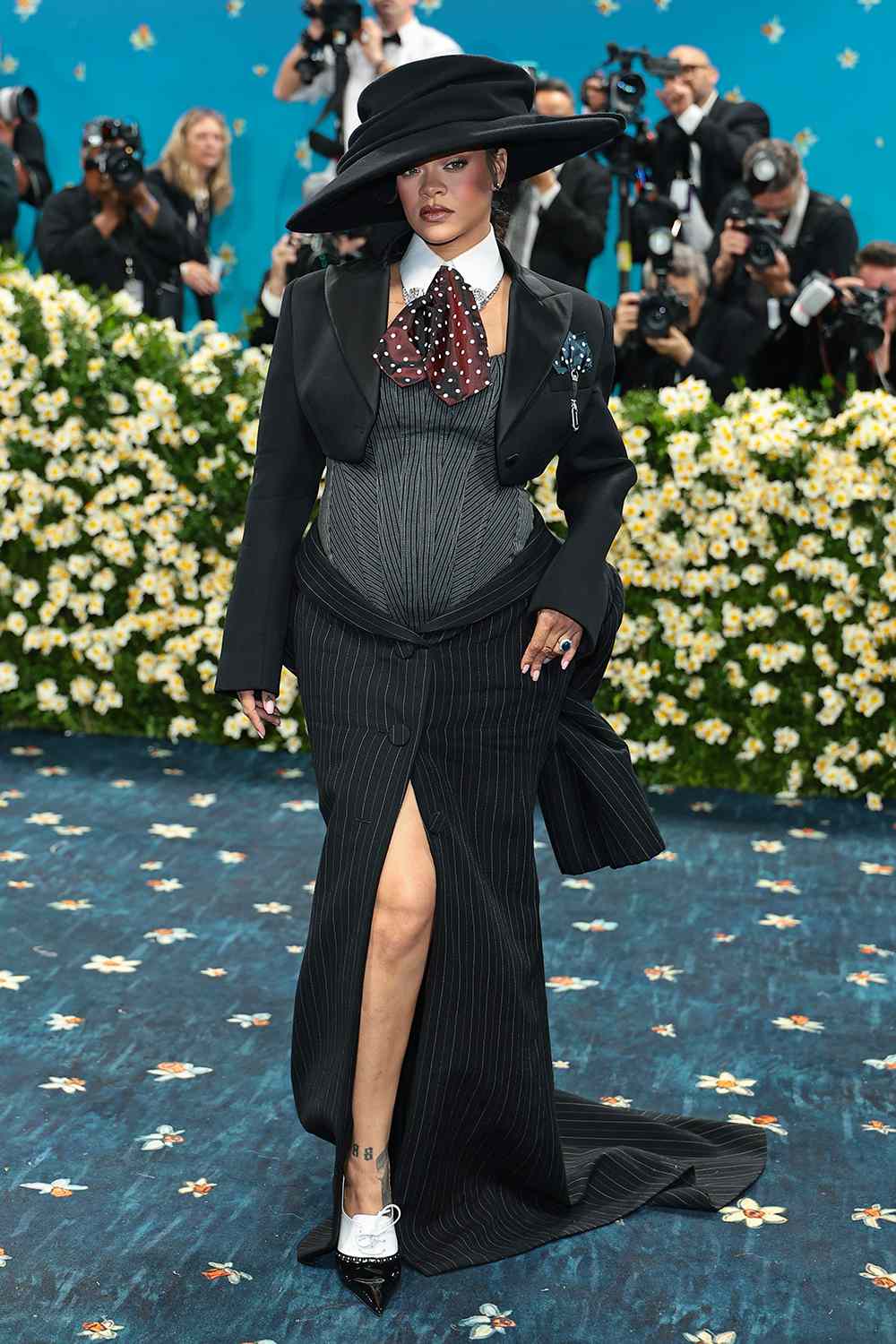 Chủ nhân khung hình “tuyệt đối điện ảnh” tại Met Gala: Người tạo nên ông hoàng Michael Jackson, khen 1 câu đưa em út BTS lên hàng popstar- Ảnh 1. Chủ nhân khung hình “tuyệt đối điện ảnh” tại Met Gala: Người tạo nên ông hoàng Michael Jackson, khen 1 câu đưa em út BTS lên hàng popstar- Ảnh 1.