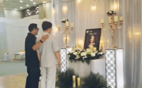Đám tang mẹ MC Đại Nghĩa: Trường Giang - Nhã Phương và dàn sao đến viếng trong đêm, 1 nữ diễn viên gây xúc động- Ảnh 1. Đám tang mẹ MC Đại Nghĩa: Trường Giang - Nhã Phương và dàn sao đến viếng trong đêm, 1 nữ diễn viên gây xúc động- Ảnh 1.