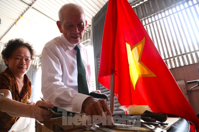 Cựu binh 76 tuổi chạy xe máy xuyên Việt xem lễ diễu binh 30/4: 'Tôi đã hoàn thành tâm nguyện' - Ảnh 3. Cựu binh 76 tuổi chạy xe máy xuyên Việt xem lễ diễu binh 30/4: 'Tôi đã hoàn thành tâm nguyện' - Ảnh 3.