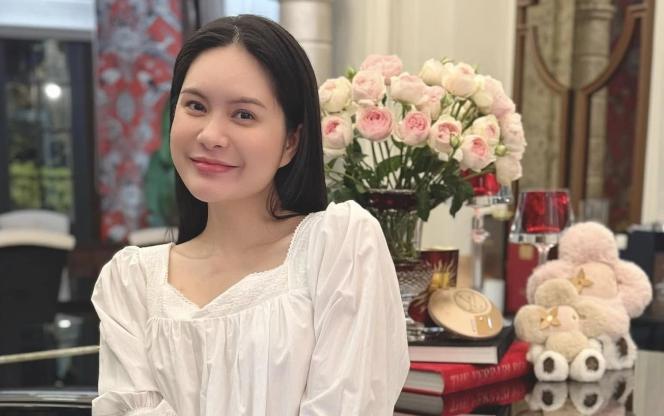 "Nữ đại gia quận 7" Đoàn Di Băng và những lần quảng cáo lố: Kẹo thay cơm, dầu gội "thuần tự nhiên" chứa hoá chất?! - Ảnh 1. "Nữ đại gia quận 7" Đoàn Di Băng và những lần quảng cáo lố: Kẹo thay cơm, dầu gội "thuần tự nhiên" chứa hoá chất?! - Ảnh 1.