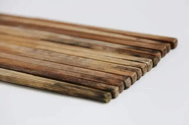 Bác sĩ đến chơi nhà, thấy đôi đũa trên bàn ăn thì lập tức quát to: "Sao còn chưa vứt đi?!"- Ảnh 2. Bác sĩ đến chơi nhà, thấy đôi đũa trên bàn ăn thì lập tức quát to: "Sao còn chưa vứt đi?!"- Ảnh 2.